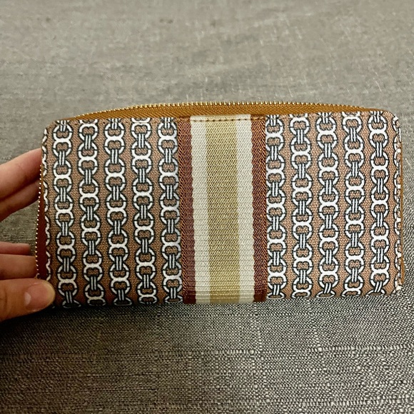 ❌SOLD❌ TORY BURCH GEMINI LINK CANVAS ZIP CONTINENTAL WALLET - Picture 6 of 6